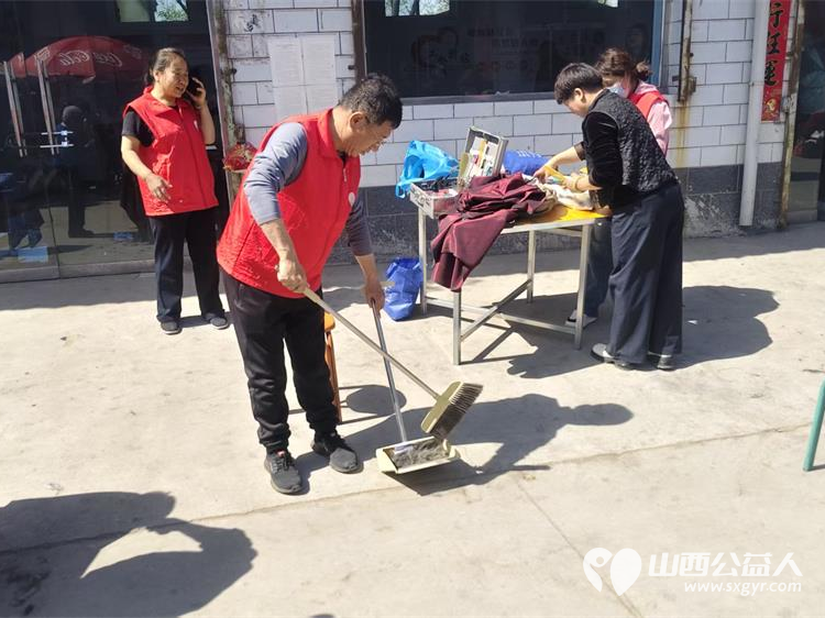 介休市敬老协会孝善行助老活动2026年4月18日走进张兰镇田堡村在田堡村党群服务中心为老人理发体检 - 第8张