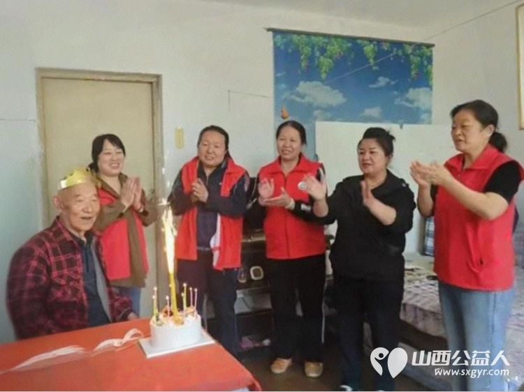 介休市敬老协会给宋古乡三道河村王士功老人过生日一份生日祝福一片赤诚爱心用温暖陪伴长者晚年 - 第1张