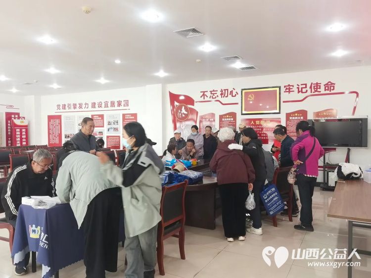 志愿服务进社区健康活动暖人心----介休市敬老协会组织志愿者2026年4月22日在介休市西南街道光明路社区为社区所有老人爱心理发义诊 - 第27张