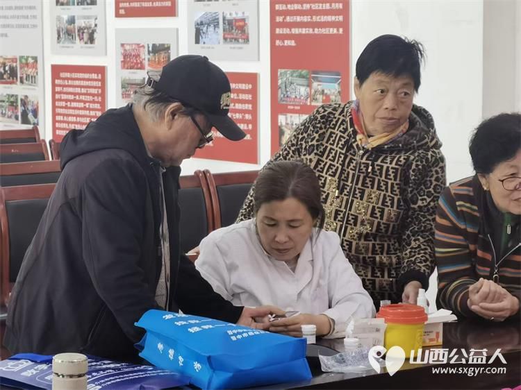 志愿服务进社区健康活动暖人心----介休市敬老协会组织志愿者2026年4月22日在介休市西南街道光明路社区为社区所有老人爱心理发义诊 - 第19张