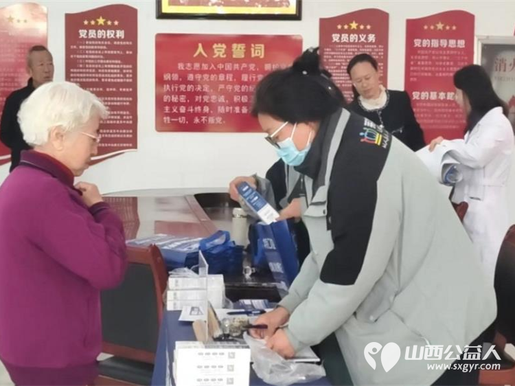 志愿服务进社区健康活动暖人心----介休市敬老协会组织志愿者2026年4月22日在介休市西南街道光明路社区为社区所有老人爱心理发义诊 - 第29张