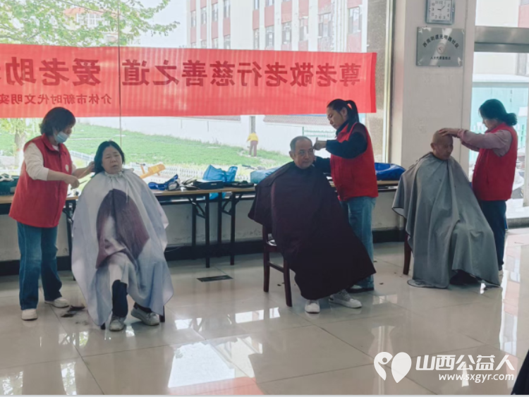 志愿服务进社区健康活动暖人心----介休市敬老协会组织志愿者2026年4月22日在介休市西南街道光明路社区为社区所有老人爱心理发义诊 - 第5张