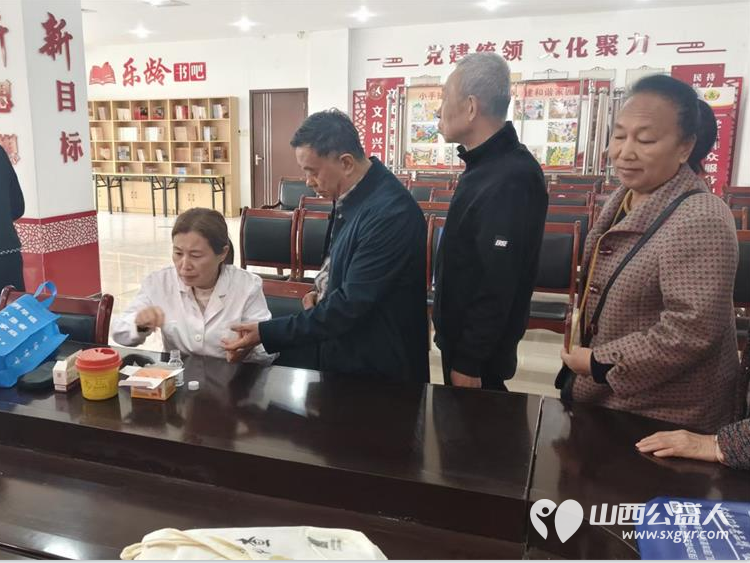 志愿服务进社区健康活动暖人心----介休市敬老协会组织志愿者2026年4月22日在介休市西南街道光明路社区为社区所有老人爱心理发义诊 - 第22张
