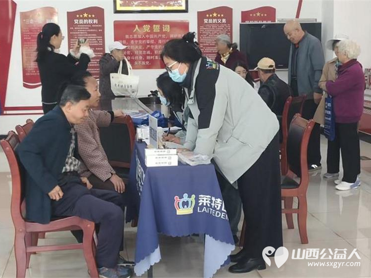 志愿服务进社区健康活动暖人心----介休市敬老协会组织志愿者2026年4月22日在介休市西南街道光明路社区为社区所有老人爱心理发义诊 - 第20张