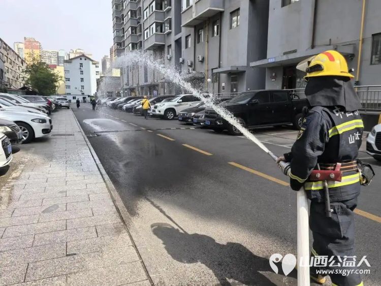 共筑消防安全防线共建和谐美好家园 平阳路街道文华苑社区、山西省纺织科学研究所有限公司携手太原市消防救援支队在小区开展全方位消防安全实战演练活动 - 第2张