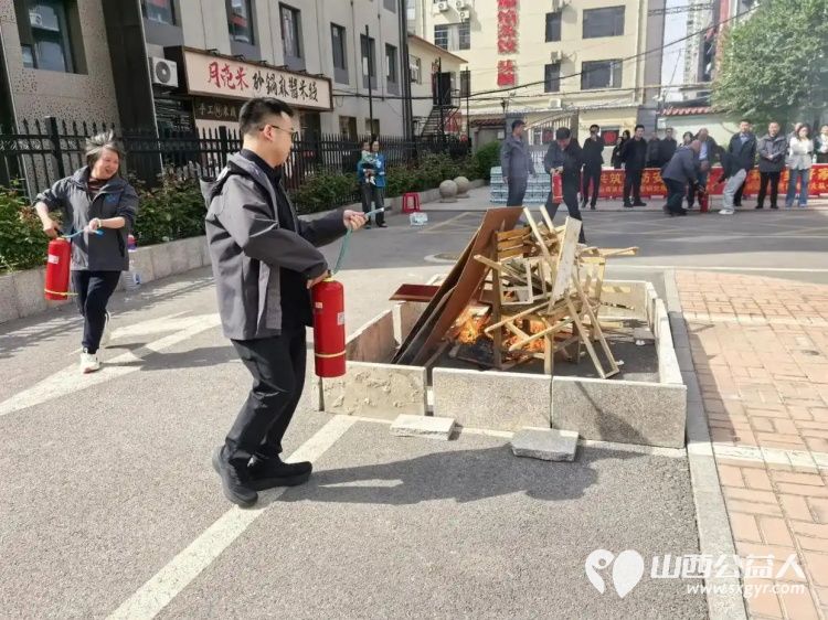 共筑消防安全防线共建和谐美好家园 平阳路街道文华苑社区、山西省纺织科学研究所有限公司携手太原市消防救援支队在小区开展全方位消防安全实战演练活动 - 第1张
