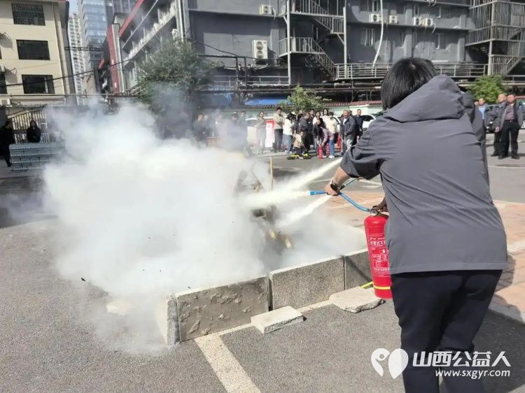 共筑消防安全防线共建和谐美好家园 平阳路街道文华苑社区、山西省纺织科学研究所有限公司携手太原市消防救援支队在小区开展全方位消防安全实战演练活动 - 第3张