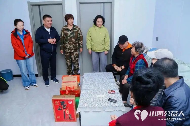 山西省海养慈善基金会第四期明星公益行温情启幕走进了平遥县襄垣乡初级中学校捐赠了2架崭新的钢琴建立起音乐屋同时还捐赠了精心挑选的优质图书建立起爱心图书屋 - 第4张