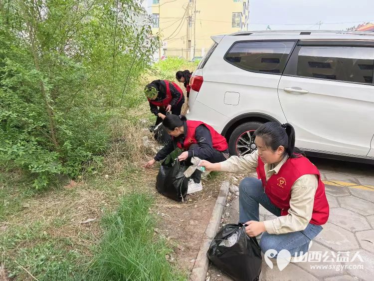 党建引领办实事环境整治惠民生 武乡县太东社区联合武乡县住建局组织单位干部社区志愿者深入金地小区开展环境卫生整治行动小区居住环境得到极大改善 - 第7张