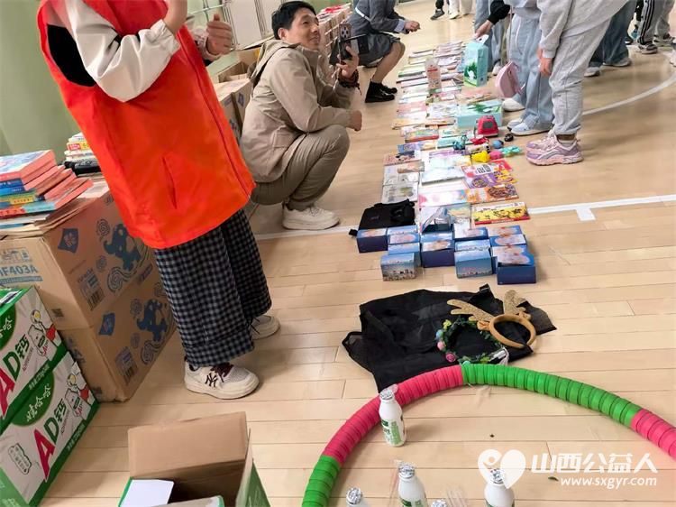 太原市龙城义工世界读书日主题活动在五台山石咀小学举办校园文化集市为孩子们捐赠图书 - 第4张