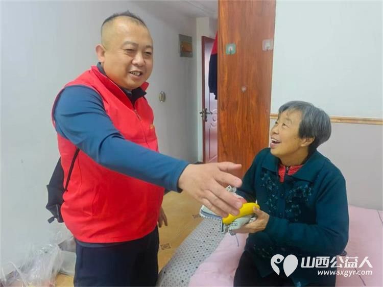 太原市志愿者小分队志愿者带着温暖的笑容与满满的爱心前来陪伴为享堂老年公寓里的老人们带来了难忘的欢乐时光这份爱心与善意激励着更多人关注老年群体参与公益事业 - 第15张