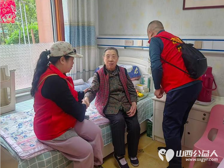 太原市志愿者小分队志愿者带着温暖的笑容与满满的爱心前来陪伴为享堂老年公寓里的老人们带来了难忘的欢乐时光这份爱心与善意激励着更多人关注老年群体参与公益事业 - 第13张
