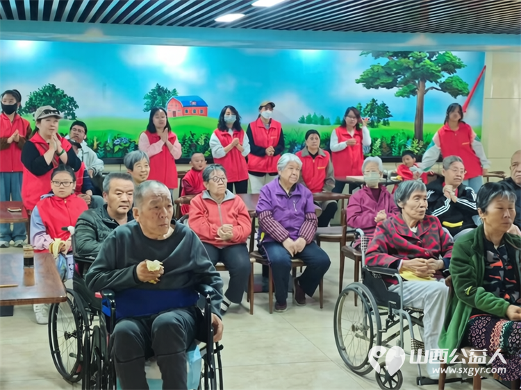 太原市志愿者小分队志愿者带着温暖的笑容与满满的爱心前来陪伴为享堂老年公寓里的老人们带来了难忘的欢乐时光这份爱心与善意激励着更多人关注老年群体参与公益事业 - 第2张