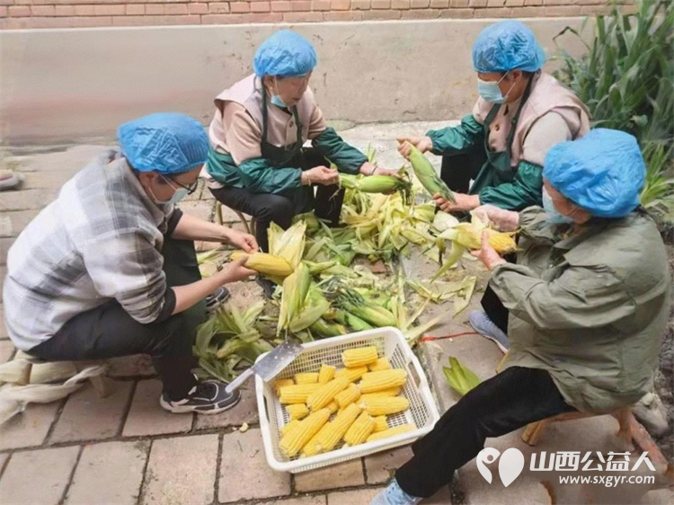 雨花斋二部4月27日那顿餐 长治市小雨点公益志愿者协会副会长王新丽的义工日记 “回家吃饭吧，我们都在” - 第4张