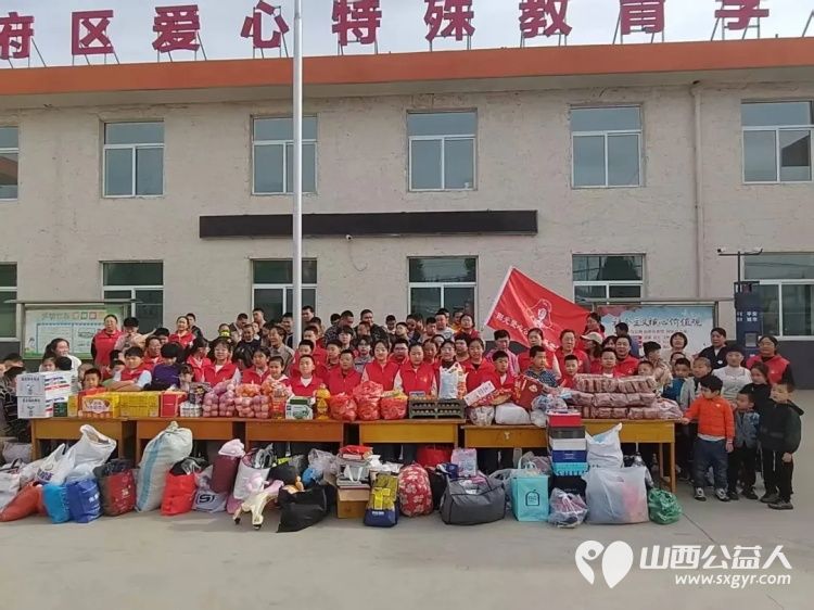 爱心暖童心温情伴成长----忻州阳光爱心团队走进忻府区爱心特殊教育学校开展慰问活动捐赠了白面、调和油等生活食品还有各类书籍玩具等物资总价二千余元 - 第1张