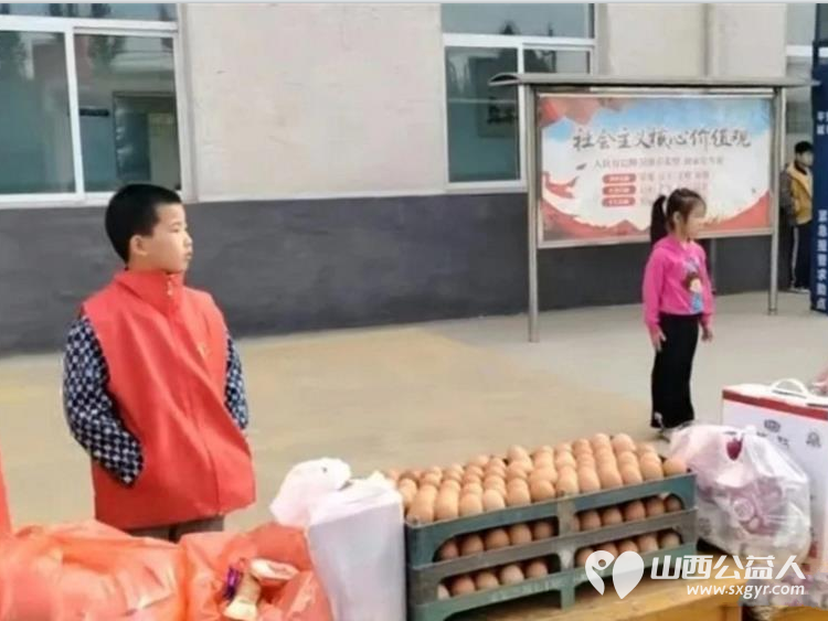 爱心暖童心温情伴成长----忻州阳光爱心团队走进忻府区爱心特殊教育学校开展慰问活动捐赠了白面、调和油等生活食品还有各类书籍玩具等物资总价二千余元 - 第2张