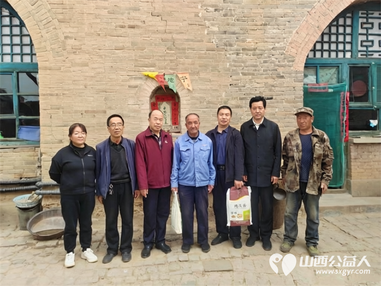 情暖五一爱润宗亲----山西省古交市弓氏宗亲支会开展五一慰问活动对家族内高龄助残困难宗亲及为家族文化事业作出贡献的老宗亲进行逐一走访慰问 - 第5张