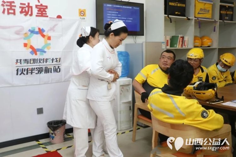 守护生命线活动走进美团站点----盐湖区志愿者协会为外卖骑手送去急救与健康课让穿行在城市脉络上的劳动者多一份安全保障 - 第3张