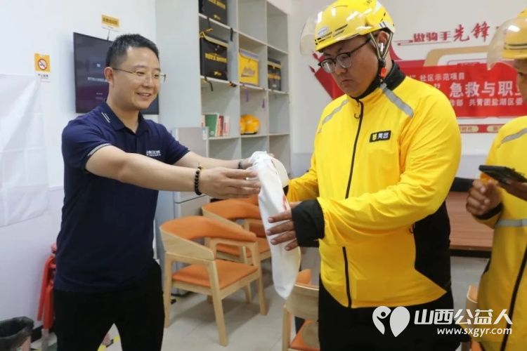 守护生命线活动走进美团站点----盐湖区志愿者协会为外卖骑手送去急救与健康课让穿行在城市脉络上的劳动者多一份安全保障 - 第7张