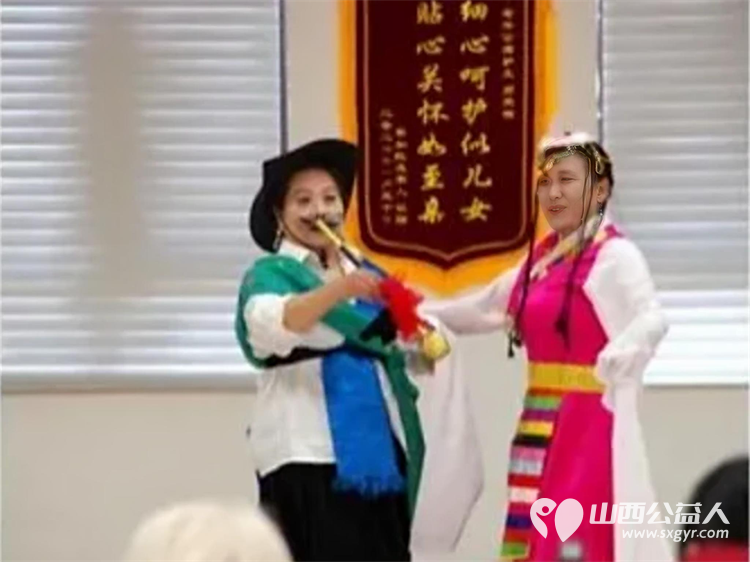 四月芳菲暖温情润人心----忻州市盛世艺术团走进忻州老年公寓慰问演出为给长辈们带来一段温馨欢乐的时光 - 第8张