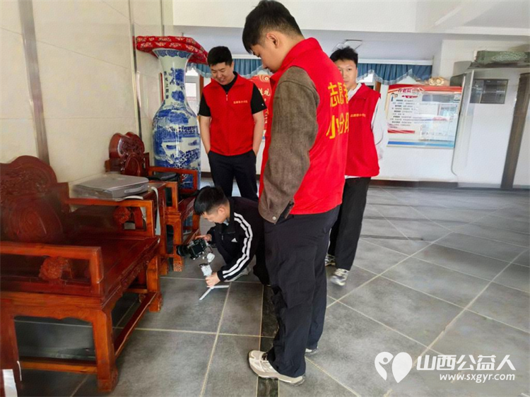 汇聚太钢志愿情暖心相伴敬老行 太原市志愿者小分队太钢志愿者在享堂老年公寓为百岁老人过了个超暖心的生日正是因为每个人的用心才让这个生日变得如此难忘 - 第23张