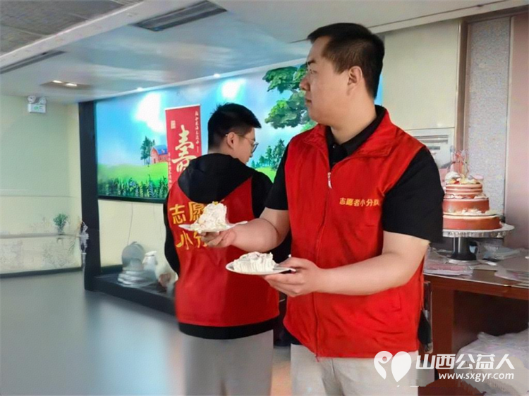 汇聚太钢志愿情暖心相伴敬老行 太原市志愿者小分队太钢志愿者在享堂老年公寓为百岁老人过了个超暖心的生日正是因为每个人的用心才让这个生日变得如此难忘 - 第20张
