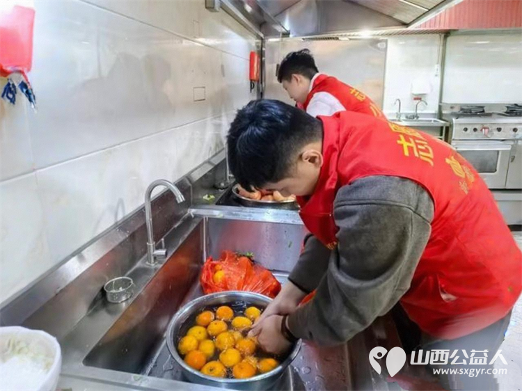 汇聚太钢志愿情暖心相伴敬老行 太原市志愿者小分队太钢志愿者在享堂老年公寓为百岁老人过了个超暖心的生日正是因为每个人的用心才让这个生日变得如此难忘 - 第21张