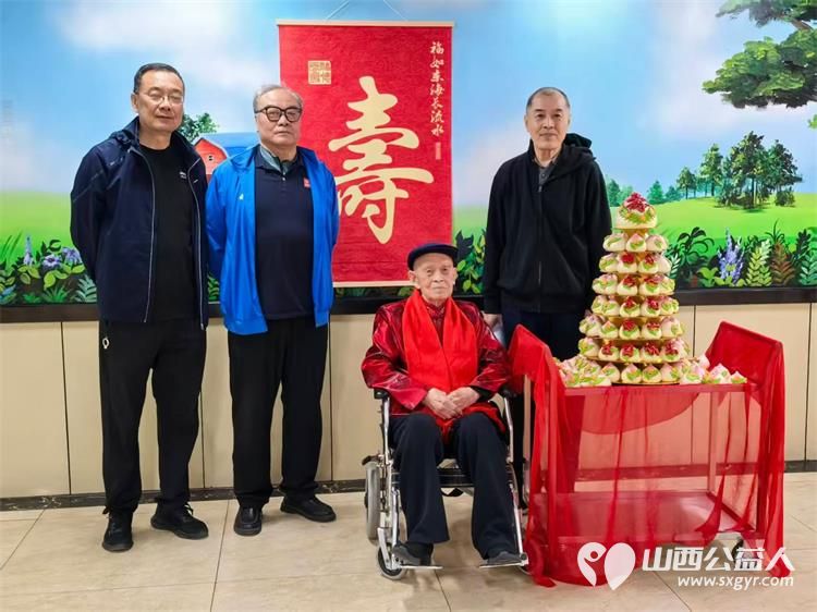 汇聚太钢志愿情暖心相伴敬老行 太原市志愿者小分队太钢志愿者在享堂老年公寓为百岁老人过了个超暖心的生日正是因为每个人的用心才让这个生日变得如此难忘 - 第7张