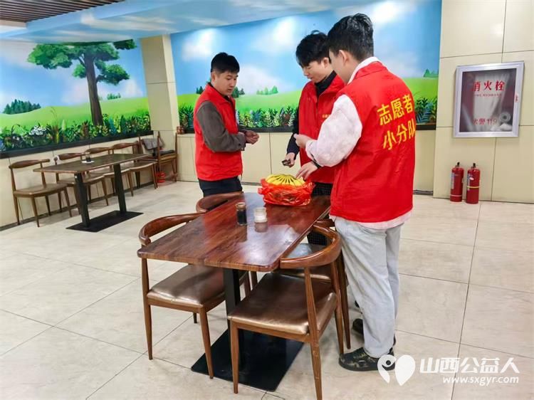 汇聚太钢志愿情暖心相伴敬老行 太原市志愿者小分队太钢志愿者在享堂老年公寓为百岁老人过了个超暖心的生日正是因为每个人的用心才让这个生日变得如此难忘 - 第11张