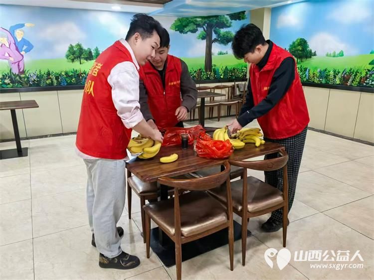 汇聚太钢志愿情暖心相伴敬老行 太原市志愿者小分队太钢志愿者在享堂老年公寓为百岁老人过了个超暖心的生日正是因为每个人的用心才让这个生日变得如此难忘 - 第8张