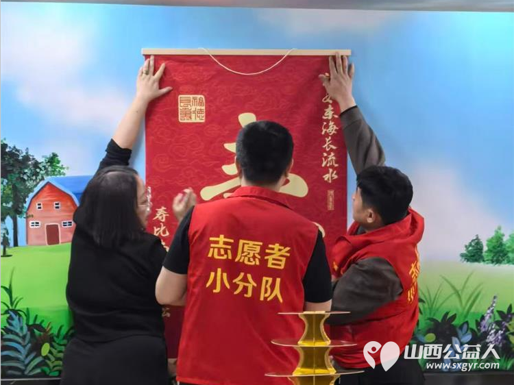 汇聚太钢志愿情暖心相伴敬老行 太原市志愿者小分队太钢志愿者在享堂老年公寓为百岁老人过了个超暖心的生日正是因为每个人的用心才让这个生日变得如此难忘 - 第4张