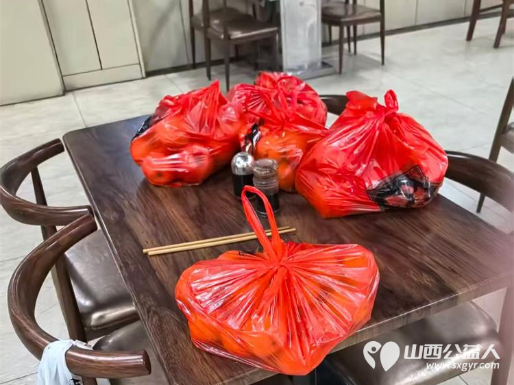 汇聚太钢志愿情暖心相伴敬老行 太原市志愿者小分队太钢志愿者在享堂老年公寓为百岁老人过了个超暖心的生日正是因为每个人的用心才让这个生日变得如此难忘 - 第26张