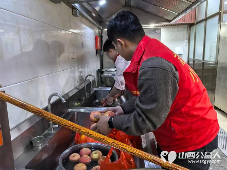 汇聚太钢志愿情暖心相伴敬老行 太原市志愿者小分队太钢志愿者在享堂老年公寓为百岁老人过了个超暖心的生日正是因为每个人的用心才让这个生日变得如此难忘 - 第19张