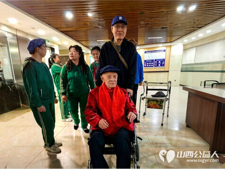 汇聚太钢志愿情暖心相伴敬老行 太原市志愿者小分队太钢志愿者在享堂老年公寓为百岁老人过了个超暖心的生日正是因为每个人的用心才让这个生日变得如此难忘 - 第6张