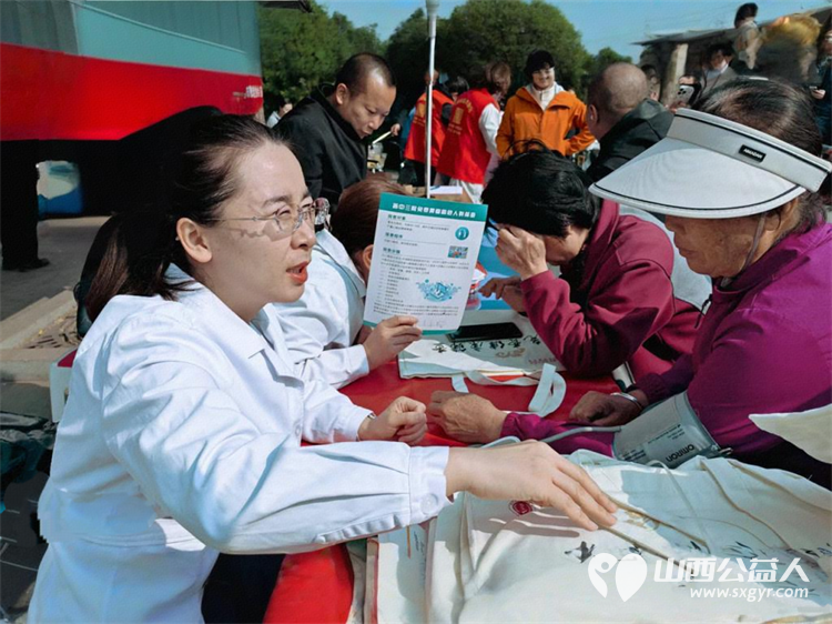 志愿服务进社区健康活动暖人心----介休市敬老协会志愿者2026年4月29日走进介休市北关街道北大街社区(后土庙广场)为所有老人爱心理发、义诊…… - 第50张 - 山西公益人 志愿服务进社区健康活动暖人心----介休市敬老协会志愿者2026年4月29日走进介休市北关街道北大街社区(后土庙广场)为所有老人爱心理发、义诊…… - 第50张