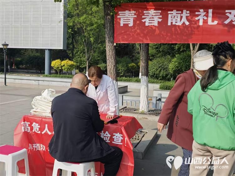 志愿服务进社区健康活动暖人心----介休市敬老协会志愿者2026年4月29日走进介休市北关街道北大街社区(后土庙广场)为所有老人爱心理发、义诊…… - 第48张 - 山西公益人 志愿服务进社区健康活动暖人心----介休市敬老协会志愿者2026年4月29日走进介休市北关街道北大街社区(后土庙广场)为所有老人爱心理发、义诊…… - 第48张