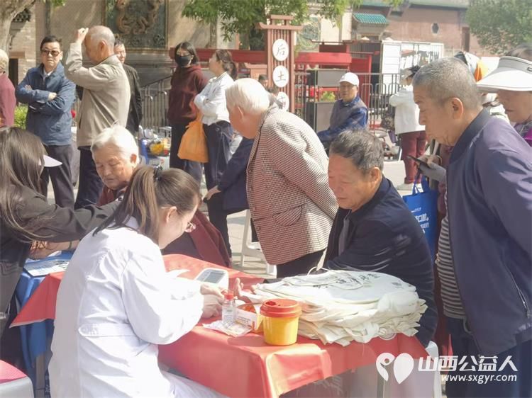 志愿服务进社区健康活动暖人心----介休市敬老协会志愿者2026年4月29日走进介休市北关街道北大街社区(后土庙广场)为所有老人爱心理发、义诊…… - 第43张 - 山西公益人 志愿服务进社区健康活动暖人心----介休市敬老协会志愿者2026年4月29日走进介休市北关街道北大街社区(后土庙广场)为所有老人爱心理发、义诊…… - 第43张