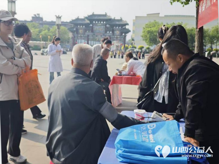 志愿服务进社区健康活动暖人心----介休市敬老协会志愿者2026年4月29日走进介休市北关街道北大街社区(后土庙广场)为所有老人爱心理发、义诊…… - 第39张 - 山西公益人 志愿服务进社区健康活动暖人心----介休市敬老协会志愿者2026年4月29日走进介休市北关街道北大街社区(后土庙广场)为所有老人爱心理发、义诊…… - 第39张