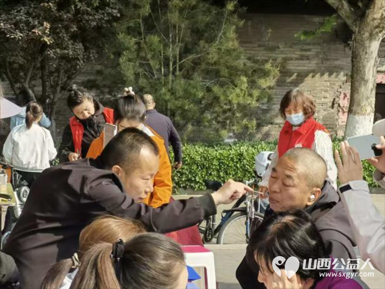 志愿服务进社区健康活动暖人心----介休市敬老协会志愿者2026年4月29日走进介休市北关街道北大街社区(后土庙广场)为所有老人爱心理发、义诊…… - 第34张 - 山西公益人 志愿服务进社区健康活动暖人心----介休市敬老协会志愿者2026年4月29日走进介休市北关街道北大街社区(后土庙广场)为所有老人爱心理发、义诊…… - 第34张