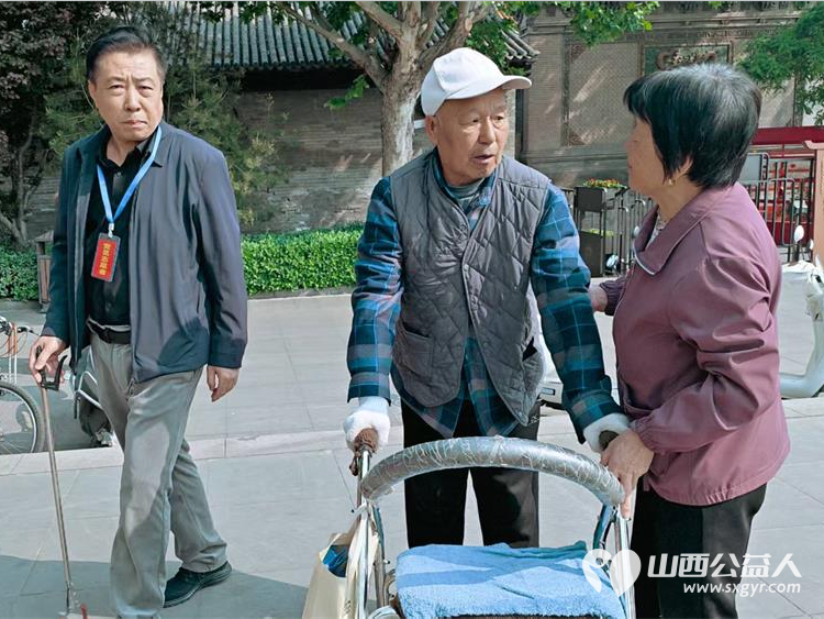 志愿服务进社区健康活动暖人心----介休市敬老协会志愿者2026年4月29日走进介休市北关街道北大街社区(后土庙广场)为所有老人爱心理发、义诊…… - 第32张 - 山西公益人 志愿服务进社区健康活动暖人心----介休市敬老协会志愿者2026年4月29日走进介休市北关街道北大街社区(后土庙广场)为所有老人爱心理发、义诊…… - 第32张