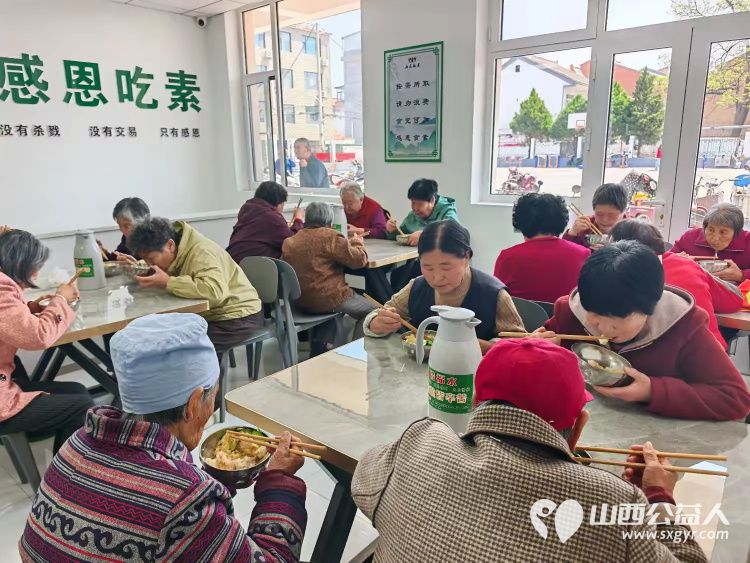 长治市潞州区最大的城中村鹿家庄村雨花敬老家园4月29日开业雨花斋提供餐食制作村委会提供场地支持并协助本地动员共同打造了一个多功能敬老空间 - 第22张