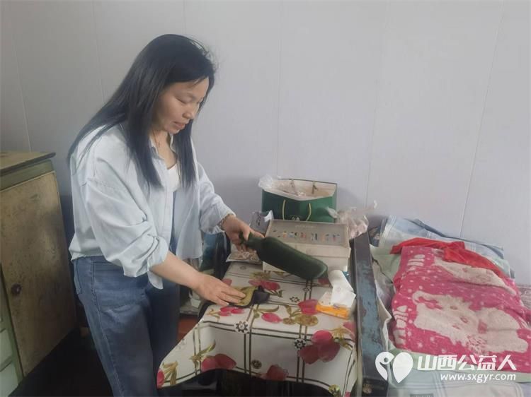 介休市敬老协会志愿者走进洪山镇三佳村入户80岁特困王东来老人家中为老人打扫室内外卫生做饭包饺子 - 第8张 - 山西公益人 介休市敬老协会志愿者走进洪山镇三佳村入户80岁特困王东来老人家中为老人打扫室内外卫生做饭包饺子 - 第8张