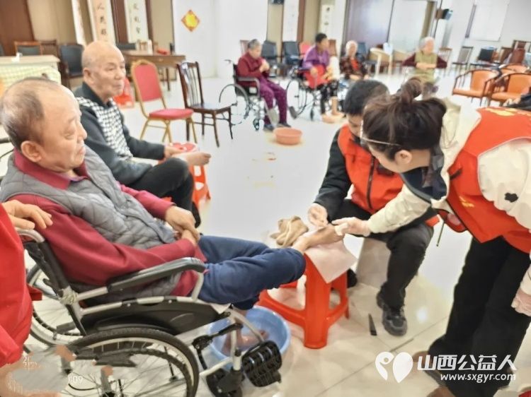 爱心助老暖人心！太原市颐足乐修脚店铺组织专业技师志愿者走进太原市比家美社区养老服务中心开展公益修脚献爱心活动 - 第5张