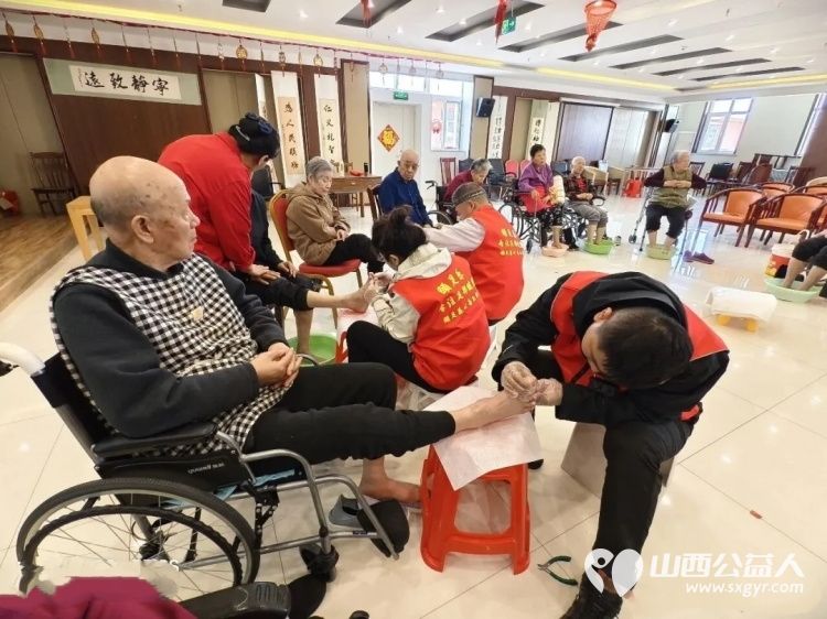 爱心助老暖人心！太原市颐足乐修脚店铺组织专业技师志愿者走进太原市比家美社区养老服务中心开展公益修脚献爱心活动 - 第3张