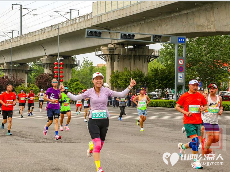 高平市红十字会120余名志愿者在赛道沿线各点位值守第一时间现场处置圆满完成2026年高平马拉松赛事应急救护保障任务 - 第5张