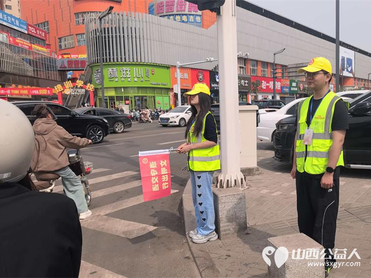坚守岗位护秩序暖心服务显担当----文水县爱心帮扶志愿者协会在文水东门开展专项秩序维持志愿活动用实际行动践行志愿服务精神守护城市文明秩序 - 第7张
