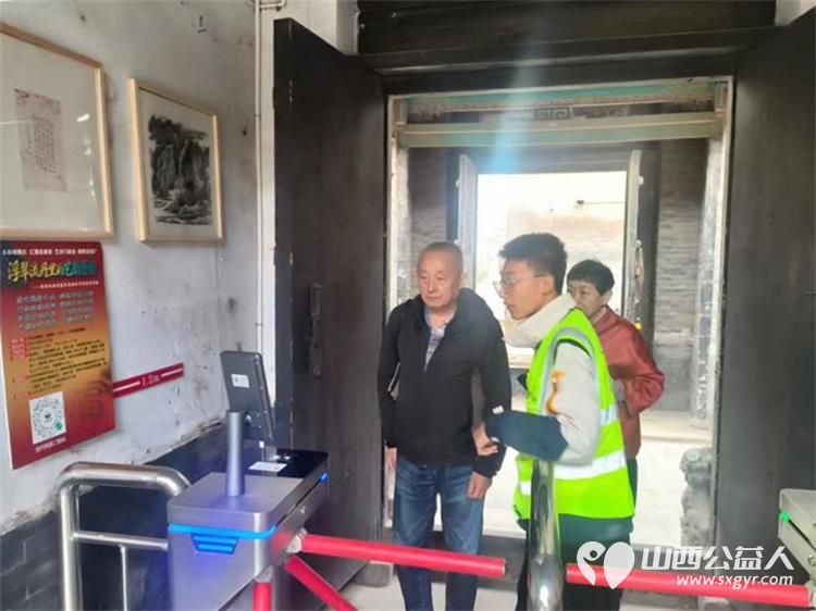 晋中市太谷区心连心志愿者协会携手区文旅部门在太谷古城景点值守志愿者们坚守岗位暖心护航出行景点讲解答疑秩序维护守护游玩井然有序 - 第7张