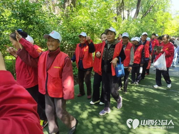 五月牡丹盛太原市比家美养老院陪长者游园赏景比家美定期组织各种丰富多彩的活动让长者们在温馨快乐的氛围中安享晚年 - 第3张