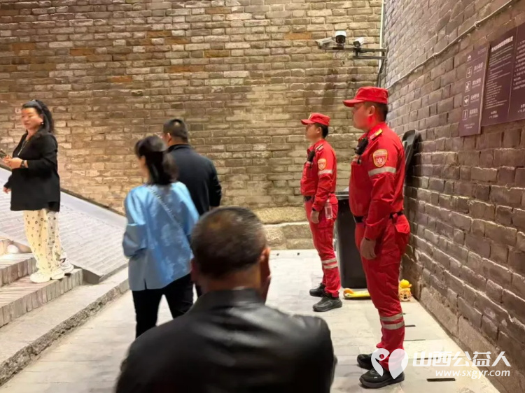 我护游客过五一｜ 忻府区应急管理局统筹联动忻府区应急救援大队和忻府区蓝盾应急救援队、忻州蓝天救援队开展景区巡逻文明引导困难帮扶游客疏导应急保障等工作 - 第7张