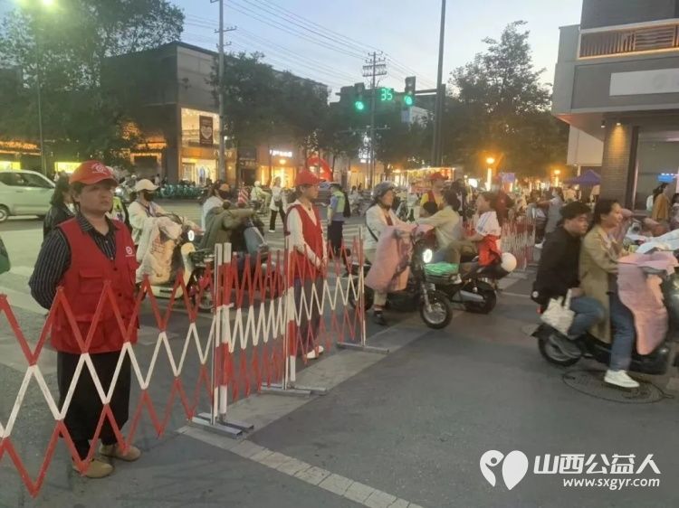 助力文旅盛会守护文明出行----临汾市文明交通志愿者协会在五天假期里共出动志愿者160名总服务时长达1074小时全力保障活动期间道路安全畅通秩序井然 - 第6张